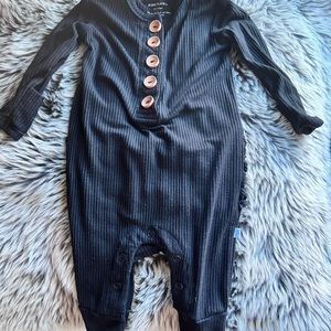 Posh peanut black ribbed ruffle romper 0-3m
